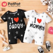 PatPat Baby Áo Liền Quần Ngắn Tay In Chữ Và Trái Tim Tình Yêu Cho Bé Trai
