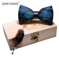 JEMYGINS ต้นฉบับออกแบบบุรุษ Bow Tie สีน้ำเงินเข้มขนนกธรรมชาติ Bow Tie Handmade Cravat ของขวัญกล่องชุดของขวัญงานแต่งงาน