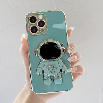 เคสโทรศัพท case iphone 13 pro นักบินอวกาศขาตั้งแบบพับได้แฟชั่นสีทึบหรูหราชุบโครเมียมนุ่ม TPU เคสโทรศัพท์สแควร์คลุมทั้งหมดเคสป้องกันกล้อง