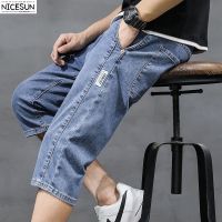 Celana Pendek Denim รัดรูปทรงหลวมสำหรับผู้ชายกางเกงคาปรีลำลองสำหรับ MODE Korea ทรงหลวมบางฉลากแฟชั่นสำหรับฤดูร้อน2023