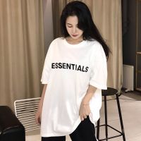 FEAR OF GOD ESSENTIALS สองบรรทัดจดหมายไฮสตรีทฮิปฮอปชายหญิงที่มีแขนสั้นหมอกเสื้อยืดแบบหลวมเดียวกัน