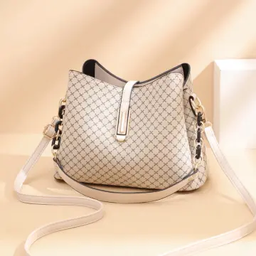 High-Quality Messenger Pearl Chain Small Bag Female Versatile Texture  Commuter One-Shoulder Armpit Bag - China Women Bags and Ladies Bags price