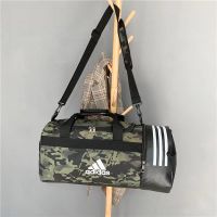 ADIDASบุรุษและสตรีกีฬากระเป๋ายิมกระเป๋าเทรนนิ่งกระเป๋าเดินทาง Messenger Bag กระเป๋าถือ ง่ายต่อการพกพา