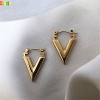 [HOT ZUQIOULZHJWG 517] Kshmir ใหม่เกาหลี Edition Retro Gold Metal Letter V เรขาคณิตสามเหลี่ยม Punk ต่างหูสำหรับเครื่องประดับสตรีของขวัญ2021