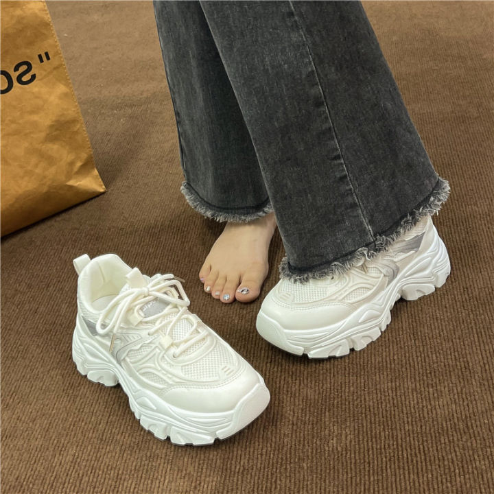 รองเท้าคุณพ่อพื้นหนาที่นิยมในโลกออนไลน์-2023-รองเท้าลำลองสีขาวแมตช์ชุดง่ายรุ่นใหม่ตาข่ายระบายอากาศฤดูร้อนรองเท้ากีฬาเด็ก