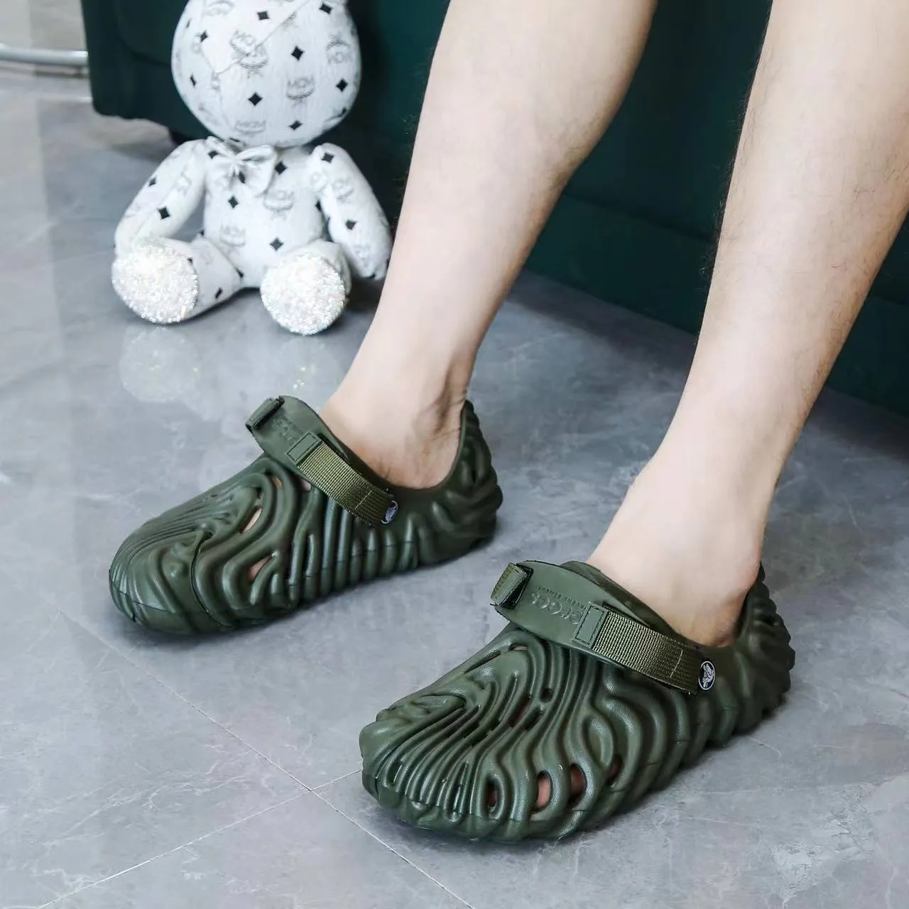 Crocs Fashion Clog Joint Fingerprint Sports Sandals Hollow Breathable  Inspired Trendy Fashion Sandals For Men 40-44 | Lazada PH
