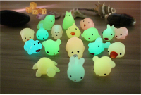 YUANYUAN001 เรืองแสงในน่ารัก Mochi แกะ squishy บีบรักษาของเล่น Kawaii Collection