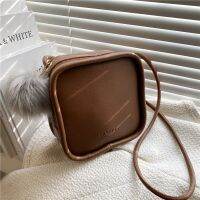 [COD] sense of foreign style retro bag womens 2021 new shoulder autumn and winter texture Messenger square