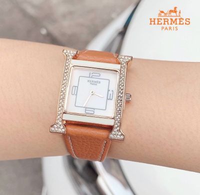 นาฬิกาข้อมือ HERMES - นาฬิกาสายหนัง - ขนาดหน้าปัด 26 mmสินค้ามีถ่าน ผ้าเช็ค ถุงผ้าแถมให้นะคะ