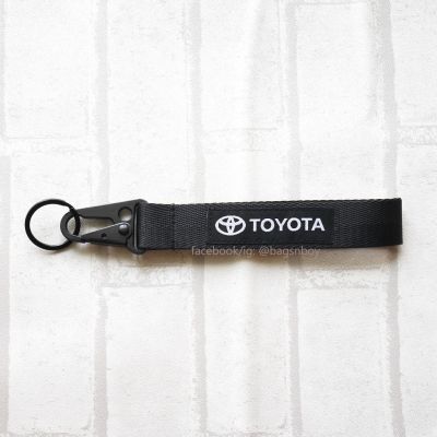 Toyota พวงกุญแจผ้าอย่างหนา ปักโลโก้สายยาว 20 ซม. ตะขอเกี่ยวหนา รมดำอย่างดี