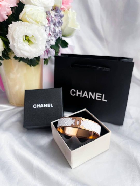 กำไล-chanel-โรสโกลด์สีขาว-ตัวกำไลงานสแตนเลสไม่ลอกไม่ดำ-เฉพาะกำไล