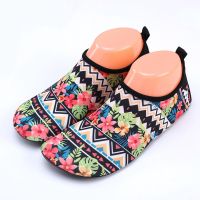 Summer Water Shoes Kids Aqua Beach Shoes Boys and Girls Home Shoes Outdoor Swimming Shoes Cute Cartoon Kids Slippers