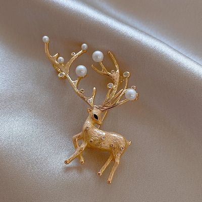 Christmas Deer Brooches for Women Men Rhinestone Xmas Elk Sika Deer Animal Brooch Pin Fashion Winter Jewelry Festival Party Gift