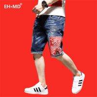 กางเกงขาสั้นสำหรับผู้ชาย EH · MD®จี้เพ้นท์ของกางเกงขาสั้นเดนิมบุรุษการตกแต่งที่แตกหักด้วยการปักบทเล็กๆห้าจุดกางเกงผ้าฝ้ายแท้ระบายอากาศได้ดี