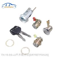 ✆✢♞ NEW High Quality 69005-35150 6900535150 Door Lock Barrel Cylinder With 2 Keys For Toyota Hilux 1988-1997 Car Auto accessorie