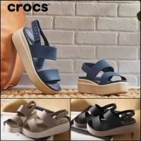 CROCS Brooklyn Low Wedge รองเท้าส้น สูง1.7นิ้ว/45mm รองเท้าส้นสูงเพื่อสุขภาพ นิ่มเบาสบาย