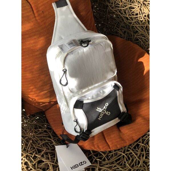 kenzo one shoulder bag กระเป๋าสะพายไหล่,สะพายข้าง,สะพายหลัง แบรนด์kenzo สีขาว น้ำหนักเบา ผู้หญิง