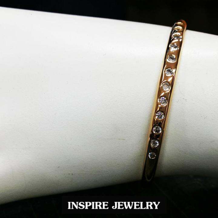 inspire-jewelry-กำไลเพชรเรียงเม็ดครึ่งวงฝังล็อคห่าง-ขนาดวงในกว้าง-5-5x5-5cm-เปิดปิดง่าย-งานเพชรcz-เพชรสวยเกรด-aaa-งานจิวเวลลี่-ราคาเบาๆ