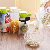 Seal Pour Food Storage Bag Clip Pour Food Clip Bag Clip with Pour Spout Portable Plastic Helper Food Saver Snack Sealing Clip