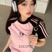 Cocopie เสื้อครอป เสื้อยืด ชุดเซ็ทผู้หญิง ทันสมัย ล้ำสมัย ทันสมัย แฟชั่น A29J1N4 41Z231010