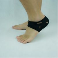 moisturizing heel socks anti-cracked foot skin protectors breathable foam rubber 【JULY】