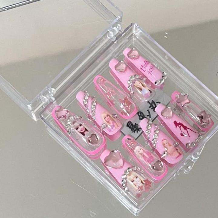 คาวาอิตุ๊กตาบาร์บี้ทำด้วยมือเล็บสติกเกอร์แผ่นปะการ์ตูน-y2k-อะนิเมะกริชยาวสวมใส่ศิลปะเล็บปลอมทำเล็บของขวัญเครื่องประดับ