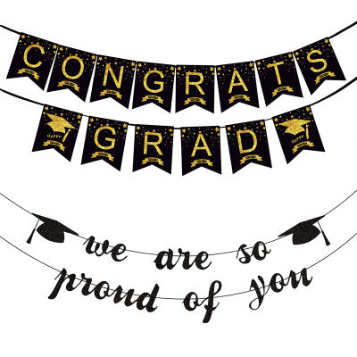 ทองและกลิตเตอร์ดำขอแสดงความยินดีแบนนเนอร์จบการศึกษา2023จบการศึกษา Banner Wisuda เรามีความภาคภูมิใจของคุณ Banner Wisuda สำหรับการแสดงความยินดีกับอุปกรณ์ปาร์ตี้งานผู้สำเร็จการศึกษาโรงเรียนบ้านของตกแต่งรถ