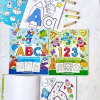 สมุดระบายสี  ที่ให้มากกว่าการระบายสีธรรมดา! เพราะเด็กๆจะได้เรียนรู้ ABC หรือ SHAPES&amp;NUMBER ไปด้วย  พร้อมภาพสัตว์ประกอบน่ารักๆ