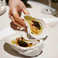 Star Michelin Restaurant เปลือกหอยนางรมพิเศษโมเลกุลทำอาหาร Conch Caviar จานเล็กอาหารญี่ปุ่นซาซิมิจานรอง