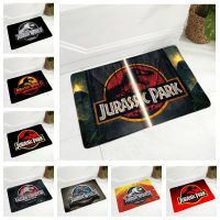 【PPQ Home Life Museum】 Jurassic Park โลโก้พรมเช็ดเท้าตกแต่งไดโนเสาร์พิมพ์พรมกันลื่น Super Soft Flannel พรมประตูสำหรับห้องโถง40X60ซม. พรม