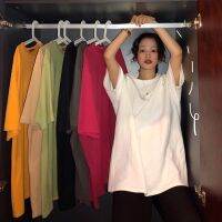 [Lanbo clothing] เสื้อยืดโอเวอร์ไซส์เสื้อยืดสีขาวแนวเกาหลีแนวฮิปสเตอร์แนวเกาหลีเสื้อสีดำยาวสีขาวทรงลำลองสำหรับผู้หญิงเสื้อยืดลายพื้น7สีทึบ