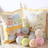 A กระเป๋า Sumikko Gurashi ตุ๊กตา8ชิ้นญี่ปุ่นนิเมชั่น Sumikko Gurashi หมอนนุ่ม San-X มุมชีวภาพการ์ตูนตุ๊กตาสำหรับของขวัญเด็ก