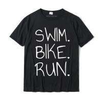 2023 NewSwim Bike Run ไตรกีฬาเสื้อยืดออกแบบสันทนาการท็อปส์ประเดิมเสื้อยืดผ้าฝ้ายสำหรับผู้ชายวันคริสต์มาสปกติฟรีเรือ