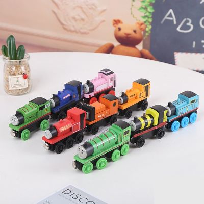 ของเล่นเพื่อการศึกษา Thomas And Friends รางรถไฟไม้ชุดรถไฟแม่เหล็กเชื่อมต่อได้สำหรับเด็กผู้ชายรถยนต์ของเล่น