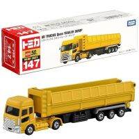 Takara Tomomy Tomica โมเดลรถโลหะผสมตัดของเล่นเด็กผู้ชายออกแบบยาว No.147ลู่วิ่งพร้อมเทรลเลอร์หุ่นอัลลอยเครื่องประดับเด็ก