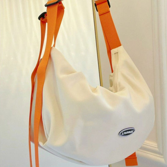 koreafashionshop-kr1867-กระเป๋าสะพายข้างสีขาว-สายสีส้ม-สายสะพายมีที่รองบ่า