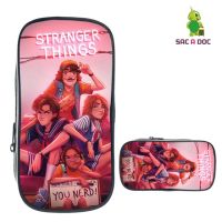 3D Stranger Things Season 3 กล่องดินสอ Kpop อุปกรณ์การเรียน Mochilas Stranger Things กระเป๋าเครื่องสำอางแต่งหน้ากรณีซิปกรณีดินสอ