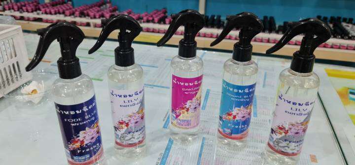 เฟรชชี่น้ำหอมฉีดผ้าแนวกลิ่นปรับผ้านุ่ม-กลิ่นกุหลาบขาว-white-rose-250ml