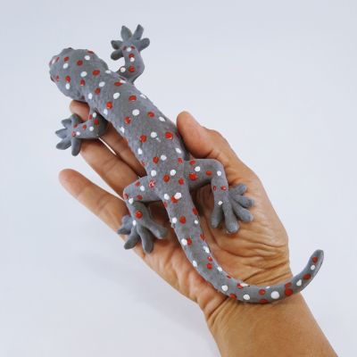 ตุ๊กแกยาง ปลอมสมจริง Rubber gecko ของเล่นหลอกได้ทั้งเด็กและผู้ใหญ่  ไว้ ล่อเหยื่อในสวน ตกแต่งสถานที่ก็ดี ติดตามบ้านมองไม่ออกครับ
