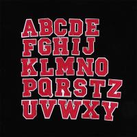 แผ่นปะเย็บปักตัวอักษรภาษาอังกฤษด้วยเหล็กสีแดงสำหรับตัดเย็บเสื้อผ้าแผ่นผ้าตัวอักษรผ้าปักลายตัวอักษร A-Z