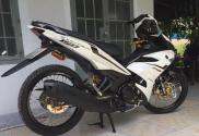 Tem trùm exciter 150 trắng đen đơn giản