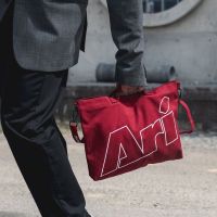 ส่งฟรี Ari กระเป๋าสะพายไหล่ ARI SHOULDER BAG [สินค้าแท้100%] กระเป๋าแฟชั่น กระเป๋าสวยๆ