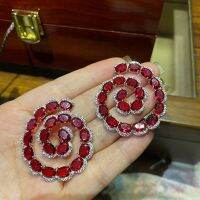 ดีไซน์ลายเส้นวงก้นหอยเพชรสีแดงผู้หญิงพร้อม Anting Retro โค้งเป็นลอน