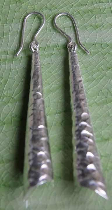thai-design-long-cone-earrings-silver-karen-hill-tribe-very-nice-handmade-a-valuable-gift-ตำหูเงินกระเหรี่ยงทำจากมือชาวเขาเงินแท้สวยงามยิ่งใช้ยิ่งเงางาม-เป็นของขวัญมีคุณค่า