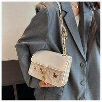 2023 New Fashion version Japans フェンディ niche ladies bag 2023 new bag womens high-end small bag small satchel Messenger bag