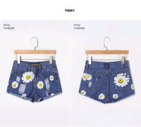 Celana Pendek Denim พิมพ์ด้วยเสี้ยนและขากว้าง