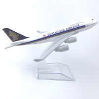 [16cm] โมเดลเครื่องบิน SINGAPORE AIRLINES Boeing747(16 cm) ทำด้วยเหล็ก มีฐานตั้งโชว์ให้ สวย งานคุณภาพ เหมาะเป็นของเล่น ของขวัญ ตั้งโชว์