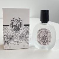 DIPTYQUE EAU ROSE HAIR MIST 30MLสเปรย์น้ำหอมฉีดผมเนื้อสเปรย์นุ่มละเอียด แม้มองไม่เห็นแต่มอบกลิ่นหอมที่น่าหลงใหลให้กับเส้นผม