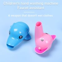 OKDEALS อุปกรณ์ล้างมือสำหรับเด็ก1ชิ้น,อุปกรณ์ที่ดึงเทปในน้ำรูปปลาโลมาและก๊อกน้ำ