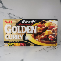 S&amp;B Golden Curry Sauce Mix Hot เอส แอนด์ บี โกลเด้น เคอร์รี่ ซอส มิกซ์ ฮอต เครื่องแกงกะหรี่สำเร็จรูปชนิดก้อนรสเผ็ด 198 กรัม